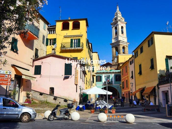 Appartamento quadrilocale in vendita in Via Edmondo De Amicis, Centro, Dolcedo