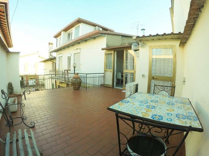 Casa con 6 locali in vendita in Via Dante Alighieri, Comeana, Carmignano