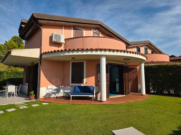 Casa con 6 locali in vendita in Strada Statale Tirrena Inferiore, Serluca Calabaia Isola Polazza, Belvedere Marittimo
