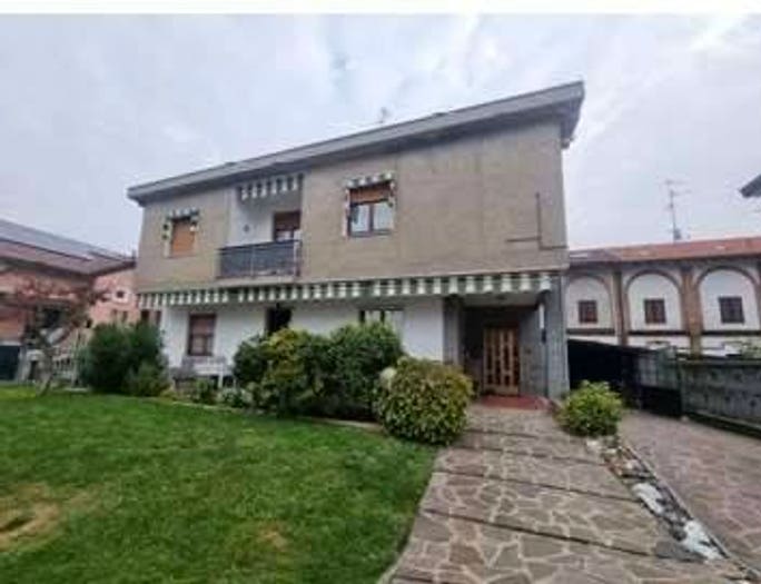 Appartamento trilocale in vendita in Via Isonzo, Centro, Cogliate