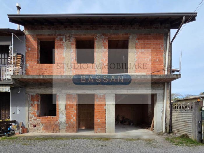 Casa in vendita in Via San Giorgio, Casorate Sempione