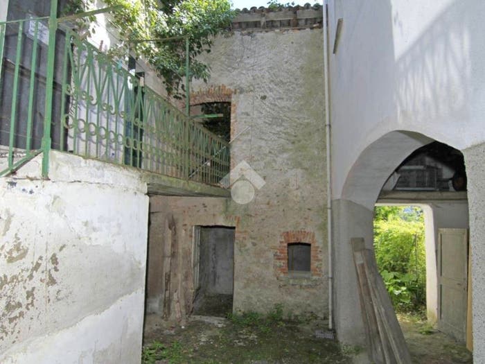Casa bilocale in vendita in Via Regina Elena, Tramontana, Parodi Ligure
