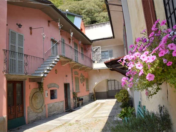 Casa quadrilocale in vendita in via De Regibus, Centro, Vogogna