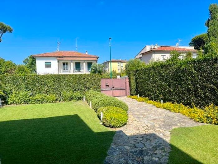 Casa con 6 locali in vendita in Via degli Oleandri, Tirrenia, Pisa