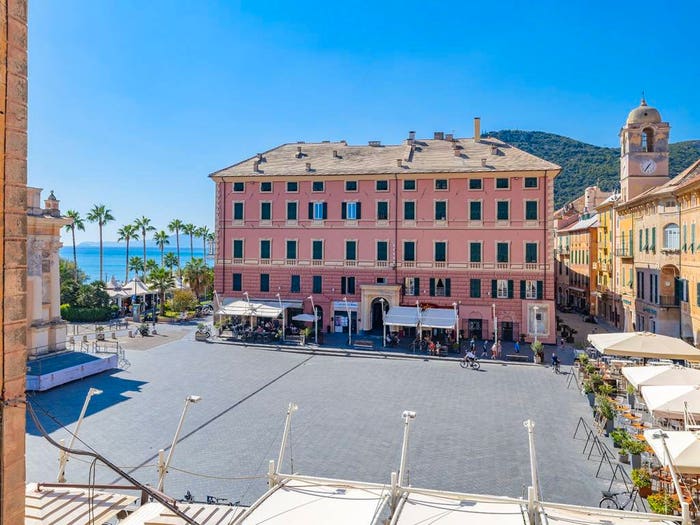 Appartamento trilocale in vendita in Via Anton Giulio Barrili, Centro, Finale Ligure