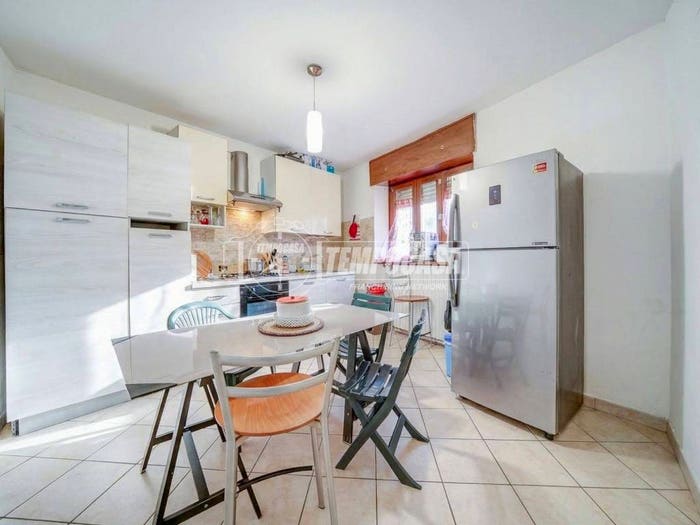 Casa quadrilocale in vendita in Via Vittorio Veneto, Caronno Varesino