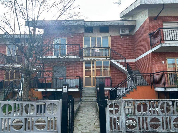 Appartamento con 6 locali in vendita in Via Monviso, Centro, None