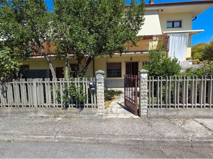 Appartamento con 5 locali in vendita in Strada Statale Goitese, Centro, Goito