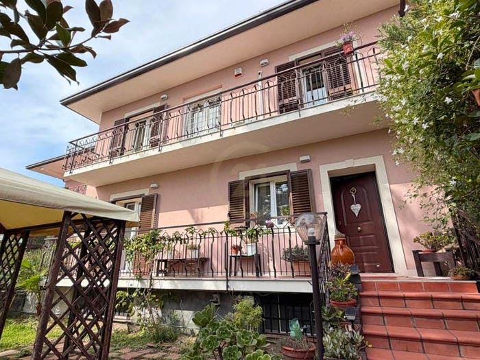 Casa con 6 locali in vendita in Via Santissimo Crocifisso, Centro, Mascalucia