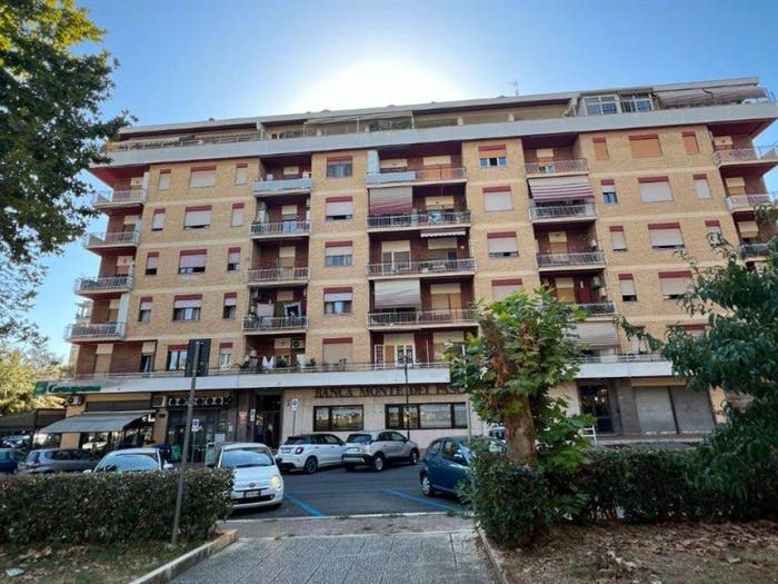 Appartamento quadrilocale in vendita in Piazza Don Luigi Sturzo, Centro, Aprilia