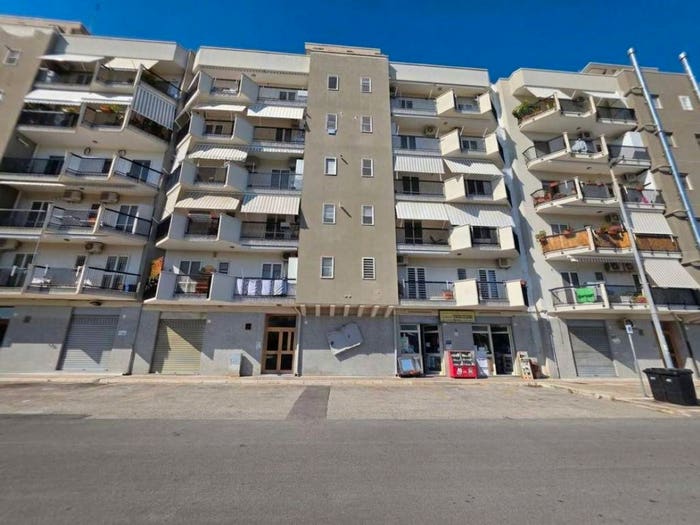 Appartamento con 5 locali in vendita in via Cosmai, Bisceglie