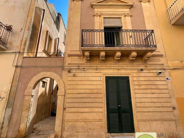 Casa con 5 locali in vendita in Via Sergio Sallicano, Centro, Noto