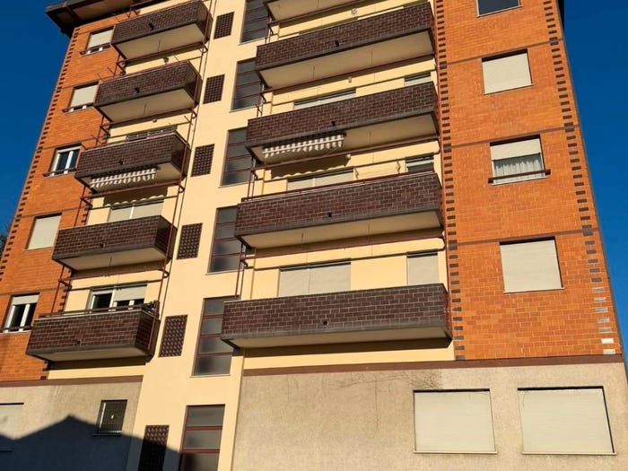 Appartamento trilocale in vendita in Via Santa Croce, Caronno Varesino