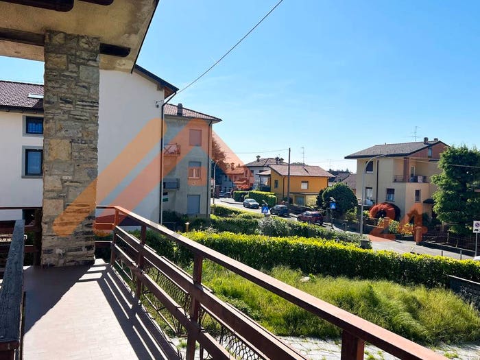 Casa con 6 locali in vendita in Via Vittorio Veneto, Albese con Cassano