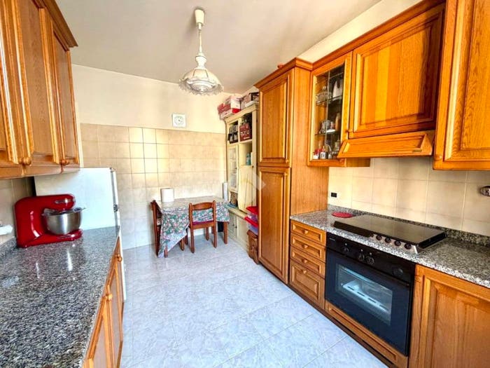 Appartamento trilocale in vendita in Via Carnia, Bolzaneto, Genova
