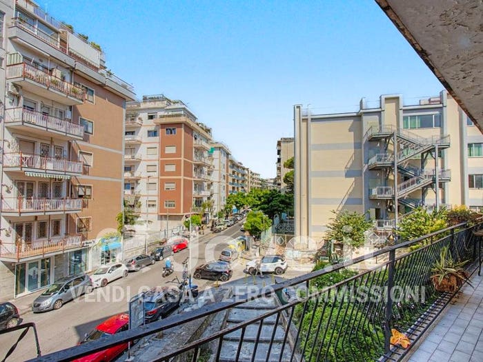Appartamento quadrilocale in vendita in Via Domenico Fontana, Rione Alto, Napoli