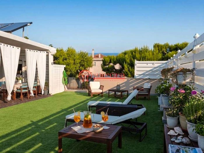Casa con 6 locali in vendita in Via Malcangi, Trani