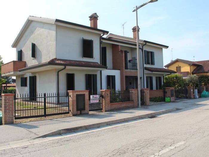 Casa con 6 locali in vendita in Canaro