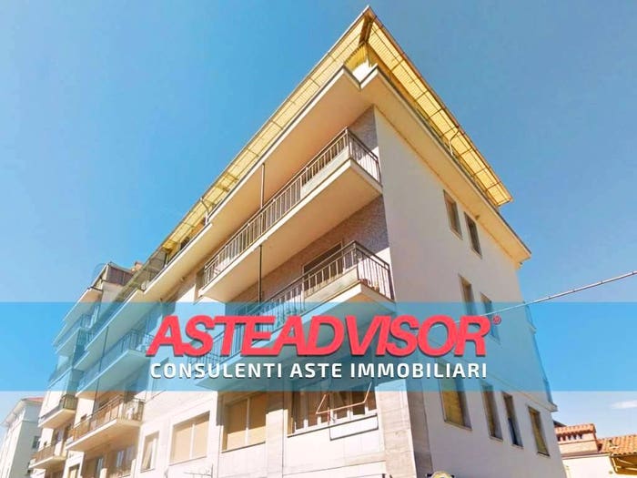 Appartamento con 6 locali in vendita in Via Felice Cavallotti, Centro, Valenza