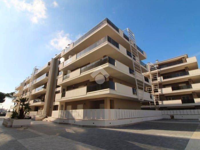 Appartamento quadrilocale in vendita in Via SANTA CHIARA, Reggia di Caserta, Caserta