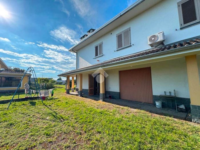 Casa trilocale in vendita in Via Strera, Centro, Oleggio