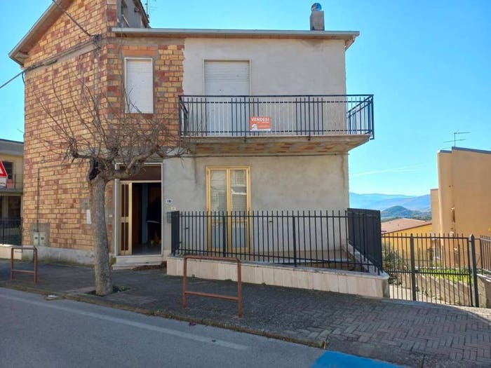 Casa con 6 locali in vendita in Via Mattia E Mangiocco No Number, Lentella