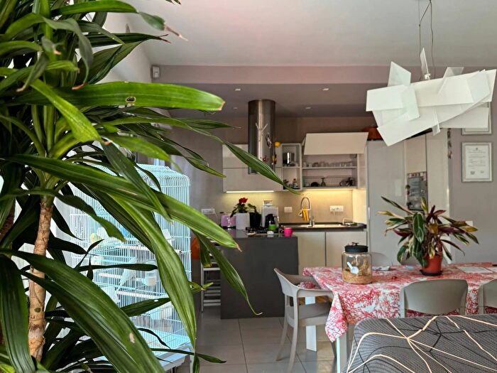 Appartamento con 5 locali in vendita in Via Scotto, Savona