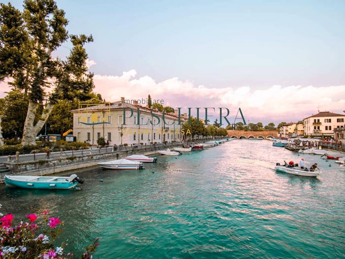 Appartamento quadrilocale in vendita in Via Cordigero, Centro, Peschiera del Garda