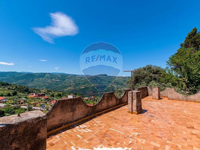 Casa con 6 locali in vendita in Contrada Iria Vallebrucairia ME, Sant'Agata di Militello
