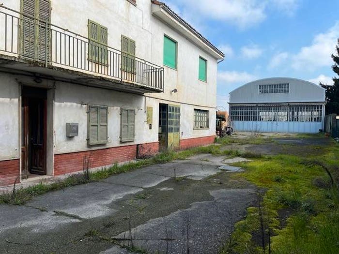 Casa con 6 locali in vendita in Via Alessandria, Casal Cermelli