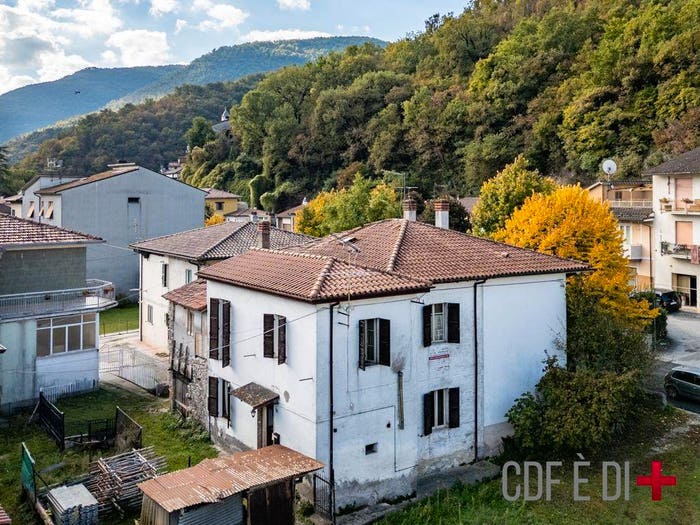 Casa trilocale in vendita in Via Cicolano, Rieti