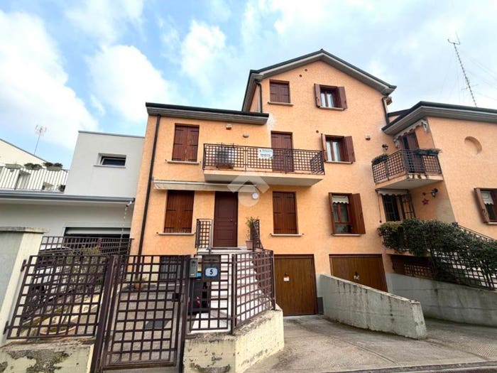 Casa con 6 locali in vendita in Via Padre Reginaldo Giuliani, San Giuseppe San Giovanni, Padova