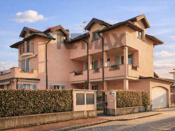 Appartamento trilocale in vendita in VIA GARIBALDI, Centro, Carnago