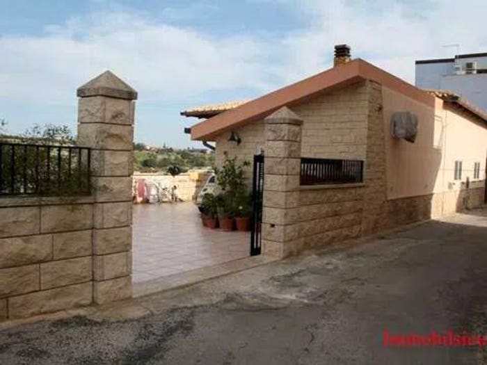 Casa con 6 locali in vendita in Via Parini No Number, Centro, Ispica