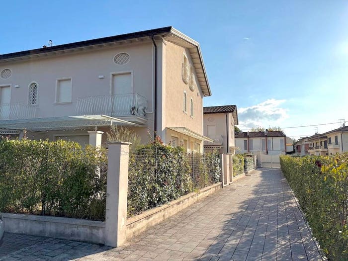 Casa con 5 locali in vendita in Via Arezzo, Marina di Massa Centro, Massa