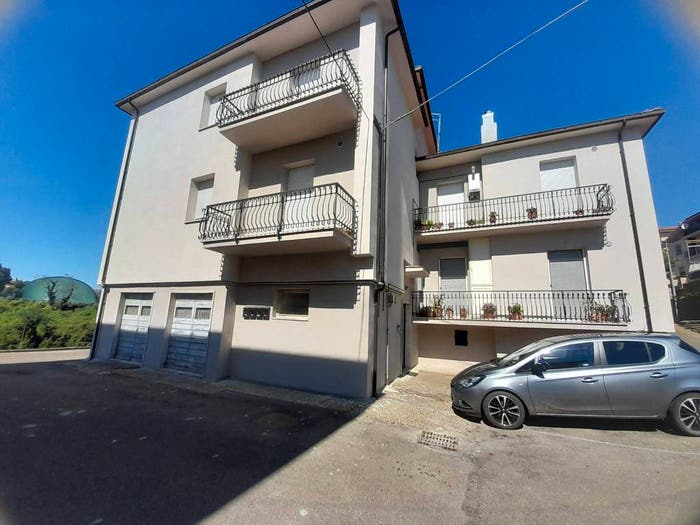 Appartamento trilocale in vendita in Viale Aprile, Centro, Caprarola