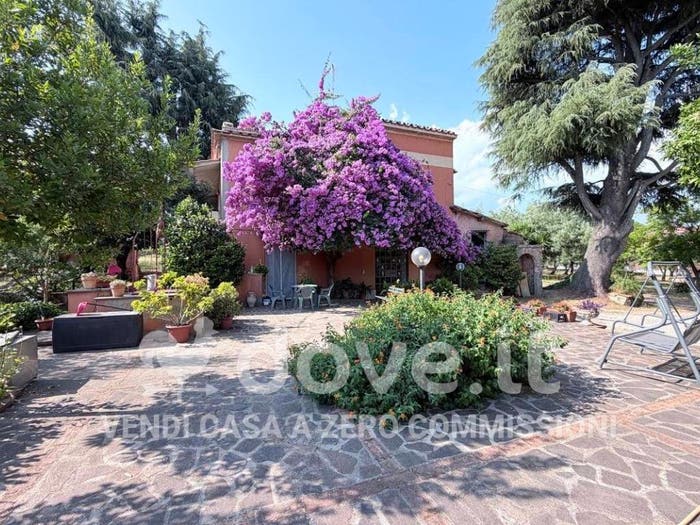 Casa con 6 locali in vendita in Via di Contrada San Antonio, Via della Caranella Via di Cori, Velletri