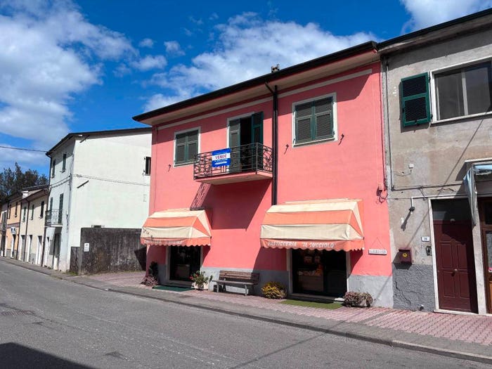 Appartamento trilocale in vendita in Via Cesare Battisti, Monzone, Fivizzano