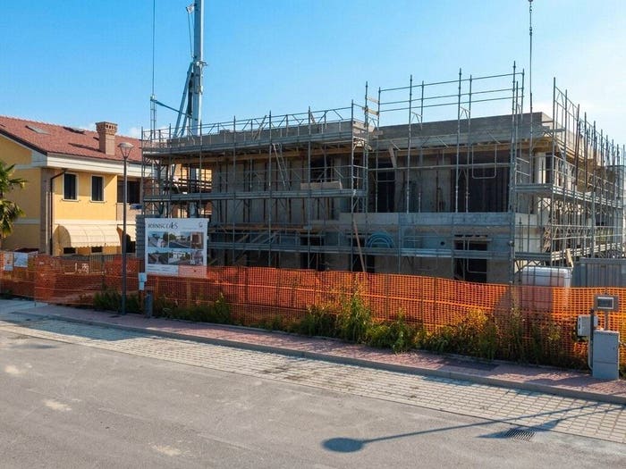 Appartamento quadrilocale in vendita in Via Pertini, Camponogara