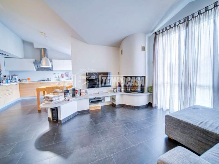 Casa trilocale in vendita in Via Giuseppe Garibaldi C, Centro, Carnago