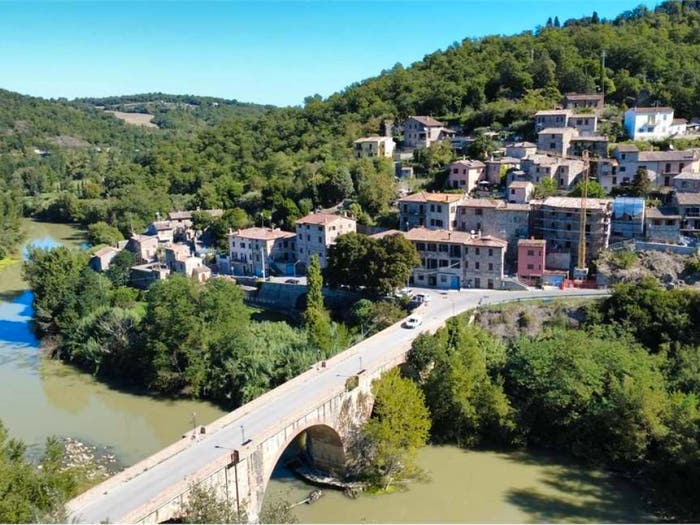 Casa con 5 locali in vendita in LOC PONTECUTI, Todi