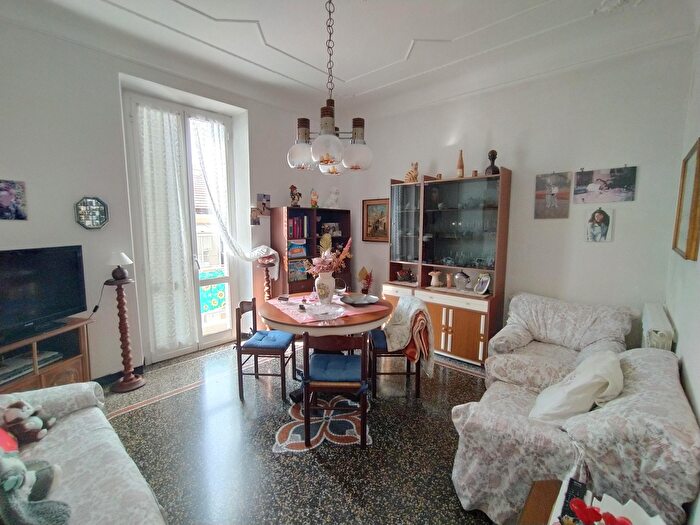 Appartamento quadrilocale in vendita in Via G Bove, Savona