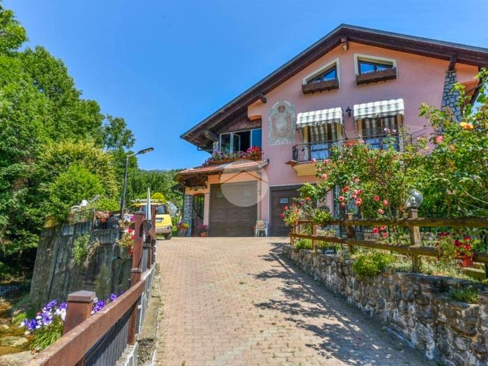 Casa con 6 locali in vendita in Via martoglio, Coazze