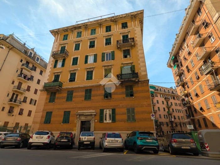 Appartamento quadrilocale in vendita in Via Monticelli, Marassi, Genova