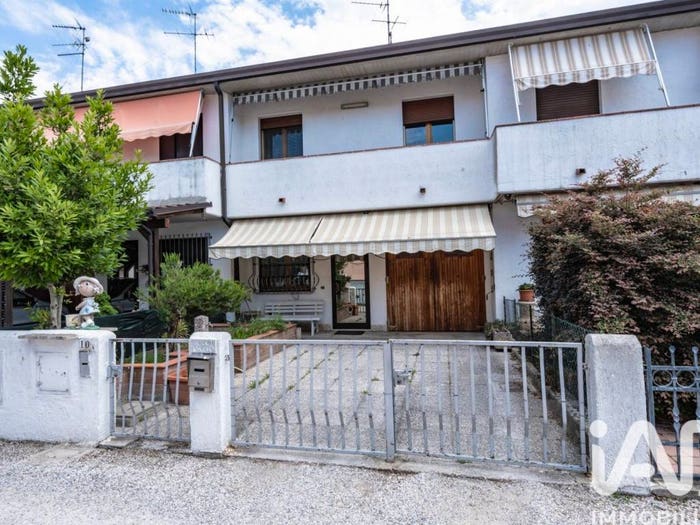Casa quadrilocale in vendita in Piazza P TOGLIATTI, Massa Fiscaglia, Fiscaglia
