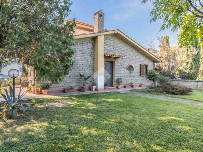 Casa con 6 locali in vendita in Via Lombardia, Oriolo Romano