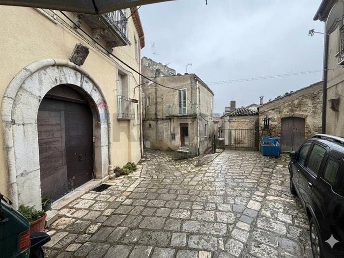 Casa quadrilocale in vendita in via frascati, Centro, Tricarico
