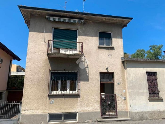Casa trilocale in vendita in Via Santa Maria, Centro, Ferno