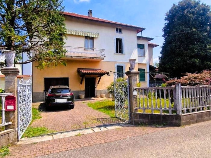 Casa quadrilocale in vendita in Via Ciro Menotti, San Salvatore, Malnate