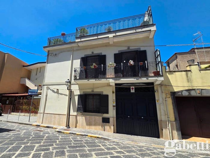 Casa con 6 locali in vendita in VIA MATTEO RENATO IMBRIANI, Centro, Pomigliano d'Arco